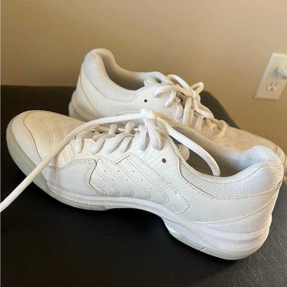 ASICS - Picture 2 of 3